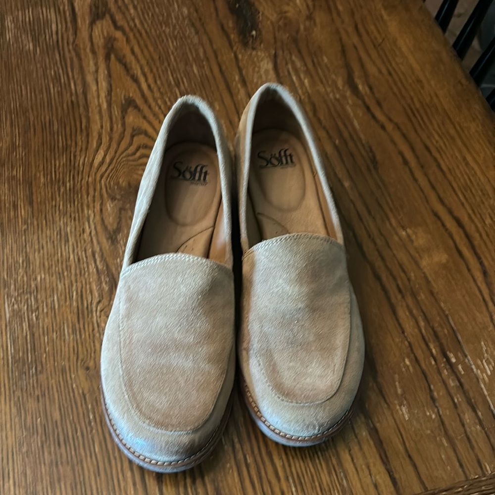 Sofft tan loafers size 8.5 women’s. Worn twice.